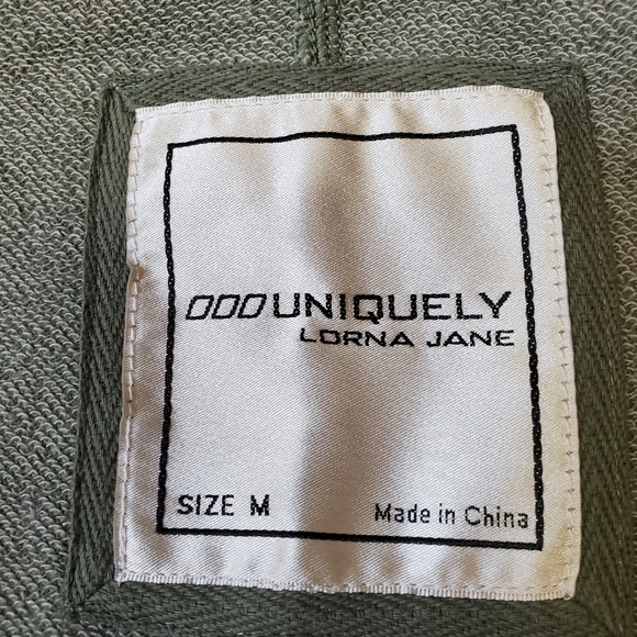 Uniquely Lorna Jane Distressed Sleeveless Vest - Picture 11 of 14